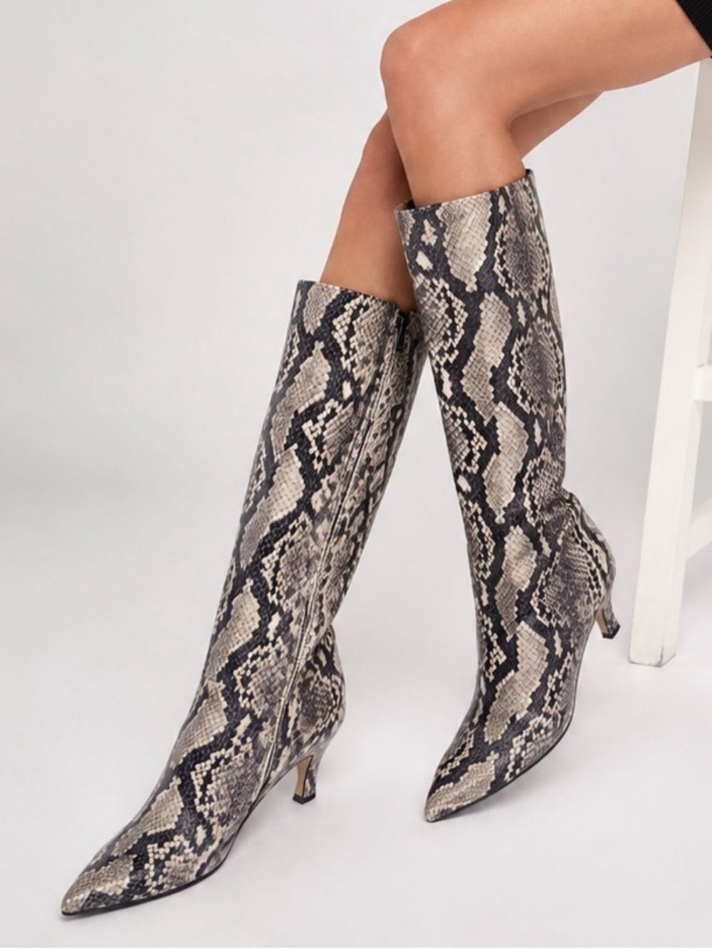 Gianni Bini NWT Women’s Size 7.5 Gianna Snakeskin Knee High Boots Kitten Heels